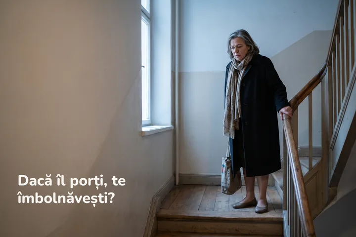 Dacă îl porți, te îmbolnăvești? — o femeie de șaptezeci de ani se odihnește pe un palier, cu plasa de cumpărături